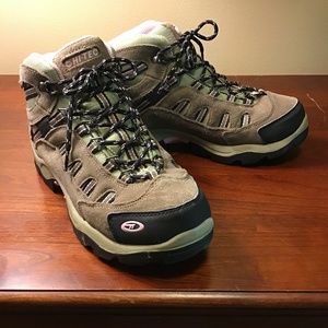 Women’s hiking boots